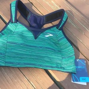 NWT Brooks sports bra with adjustable straps